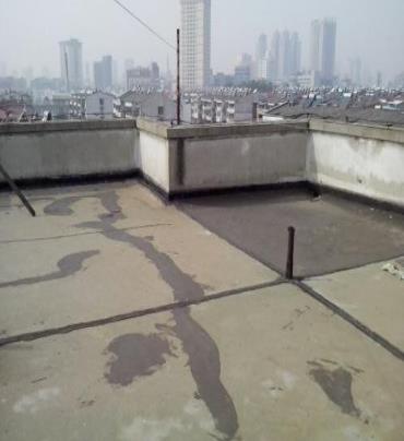 右江漏水维修 楼顶漏水是什么原因，楼顶漏水维修方法是什么?